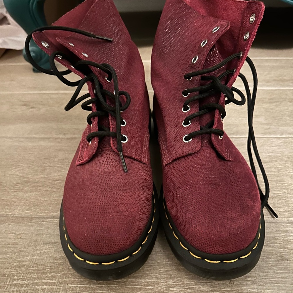 Red glitter authentic dr. Martens ! Size 9